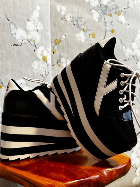 YRU Shoes - Brand New in Box YRU Karazii Flatform Sneakers